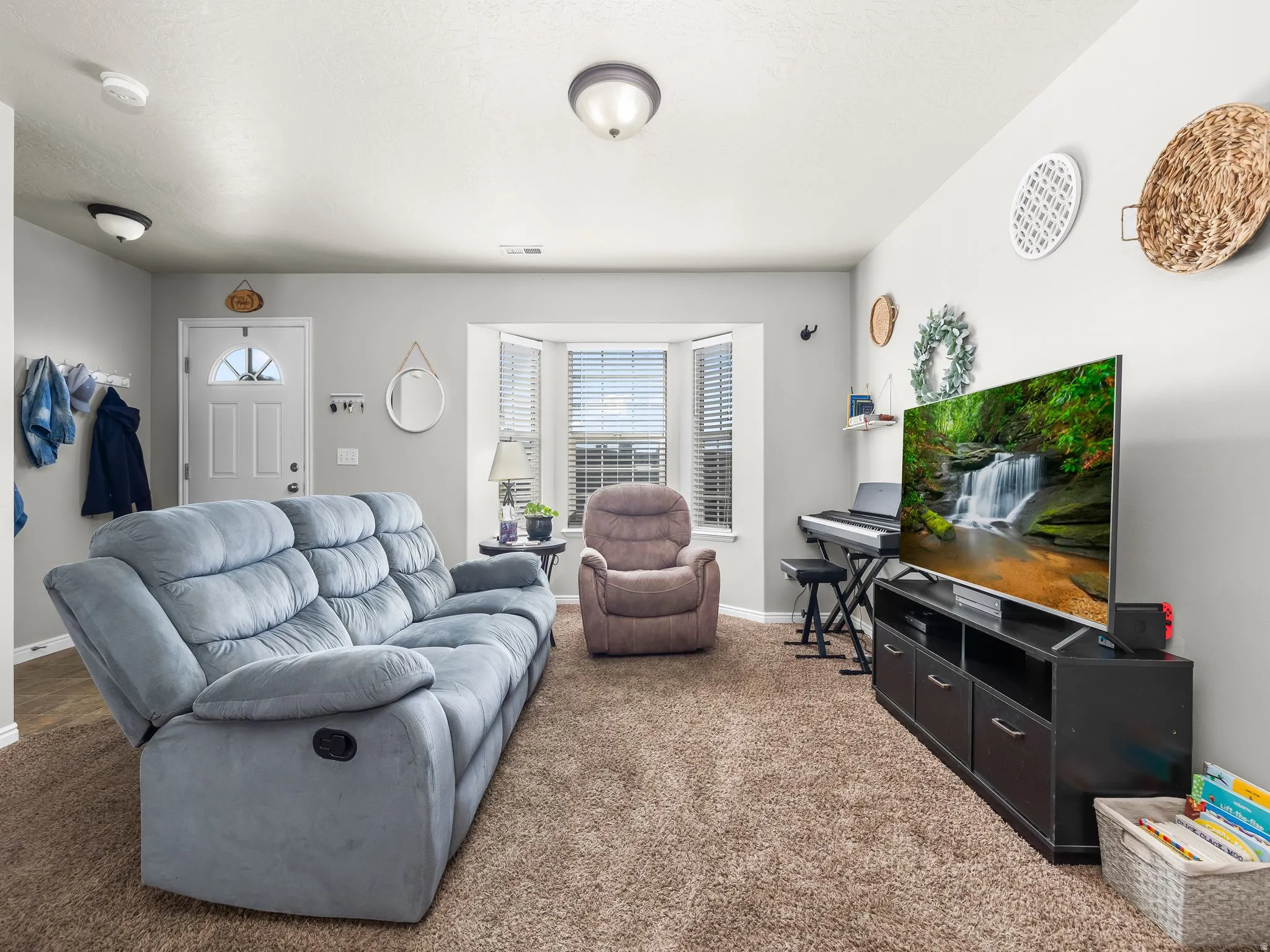 Carpeted living room with baseboards