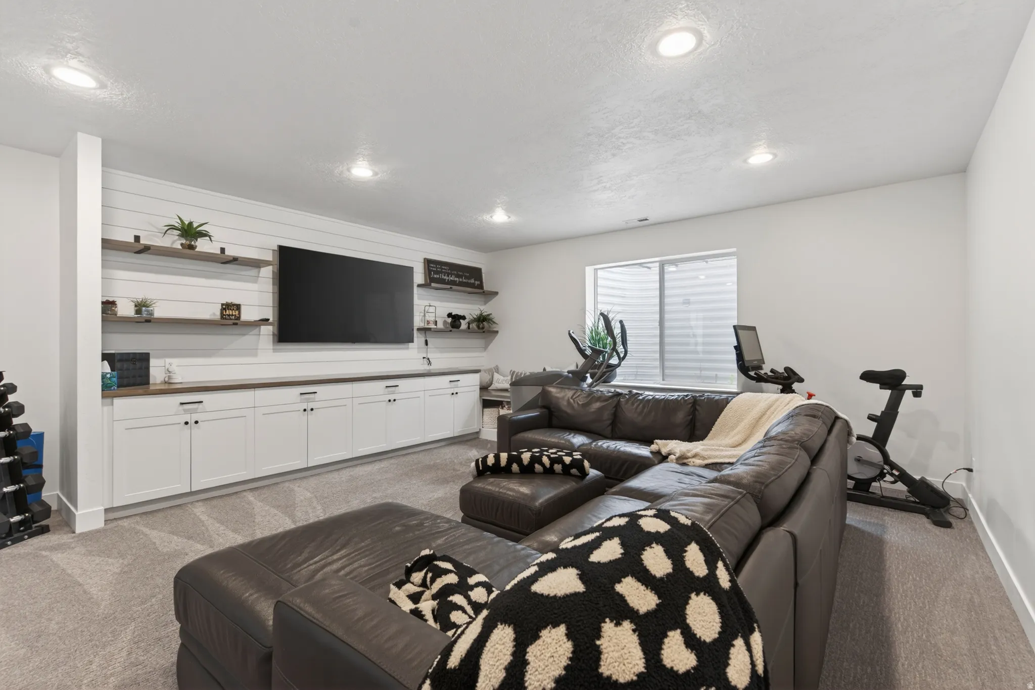 Carpeted living room featuring recessed lighting