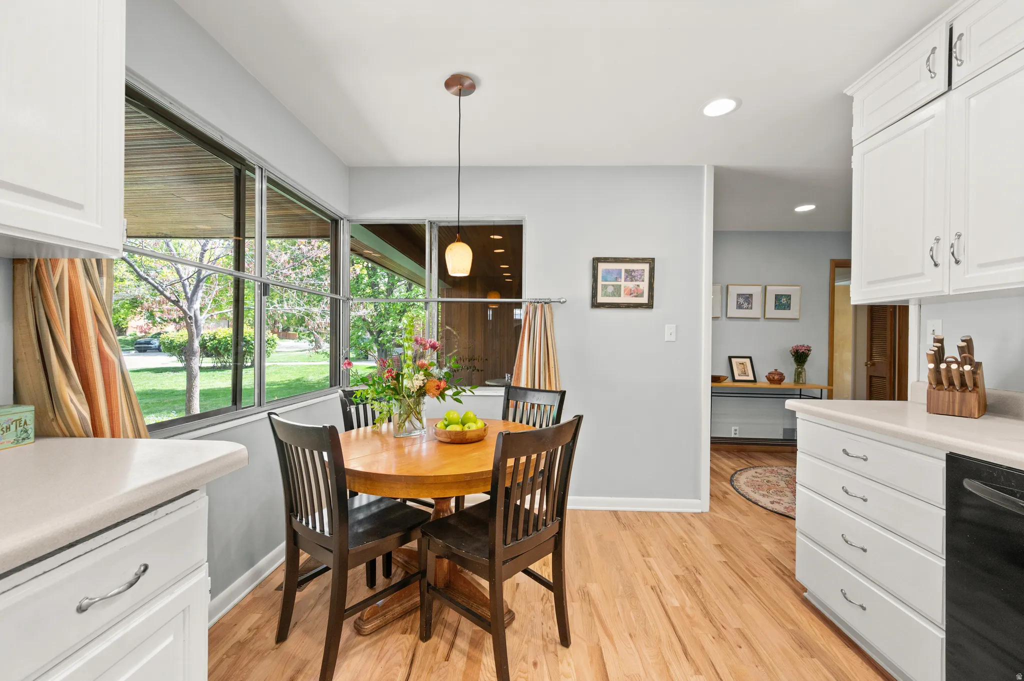 Charming kitchen breakfast nook