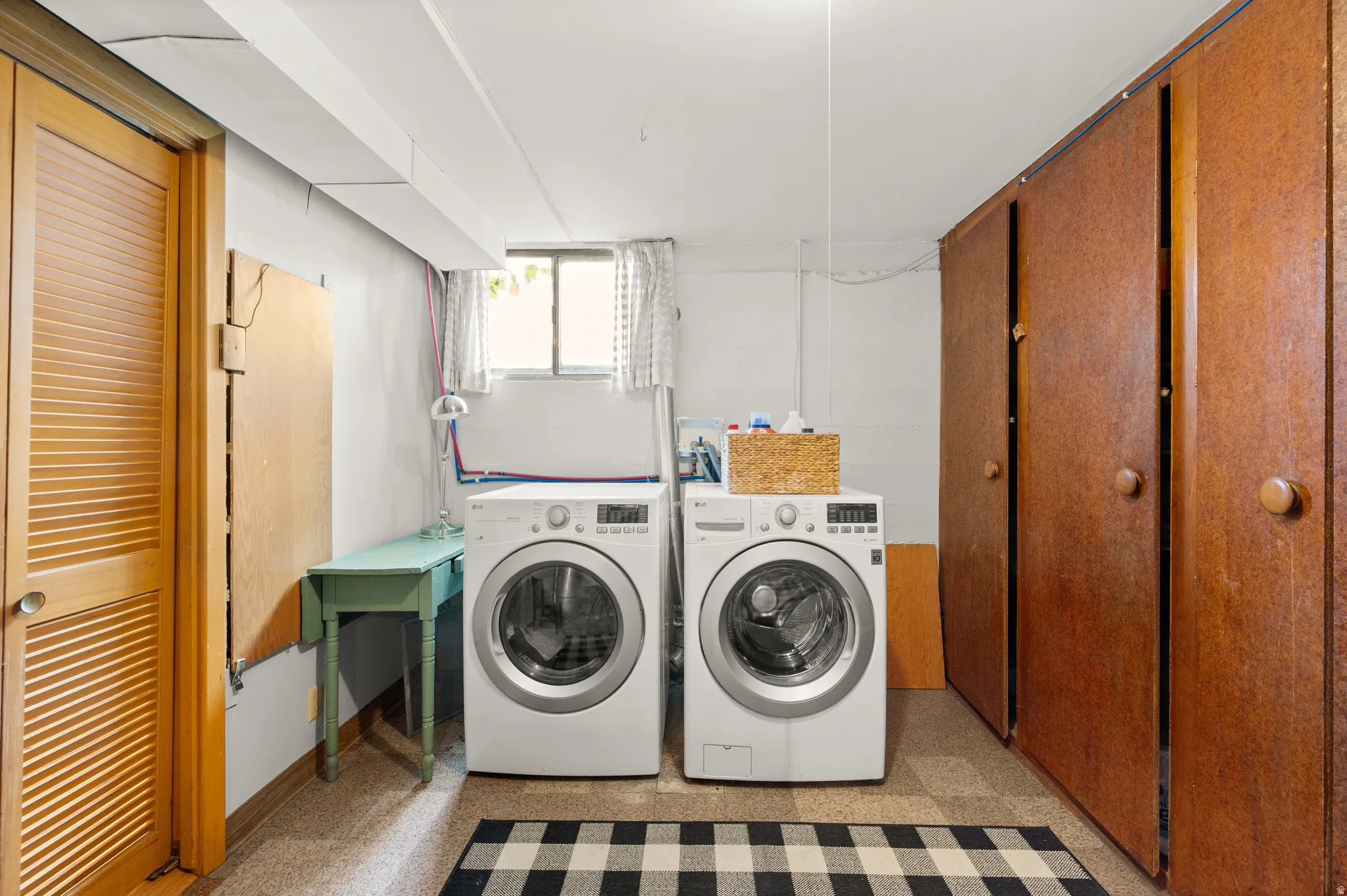 Spacious laundry room down with tons of built-in storage
