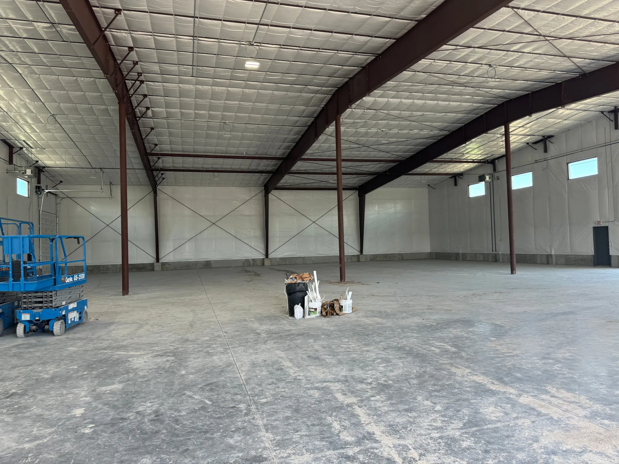 Misc room featuring concrete floors