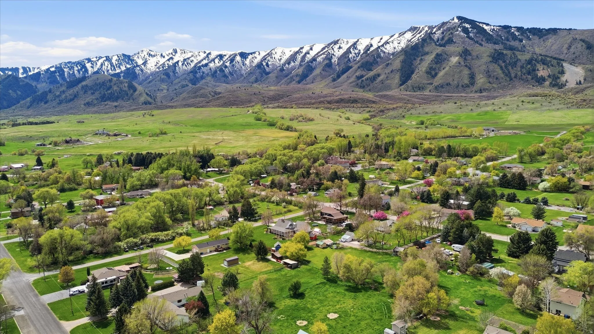 Bird's eye view of a mountainous background