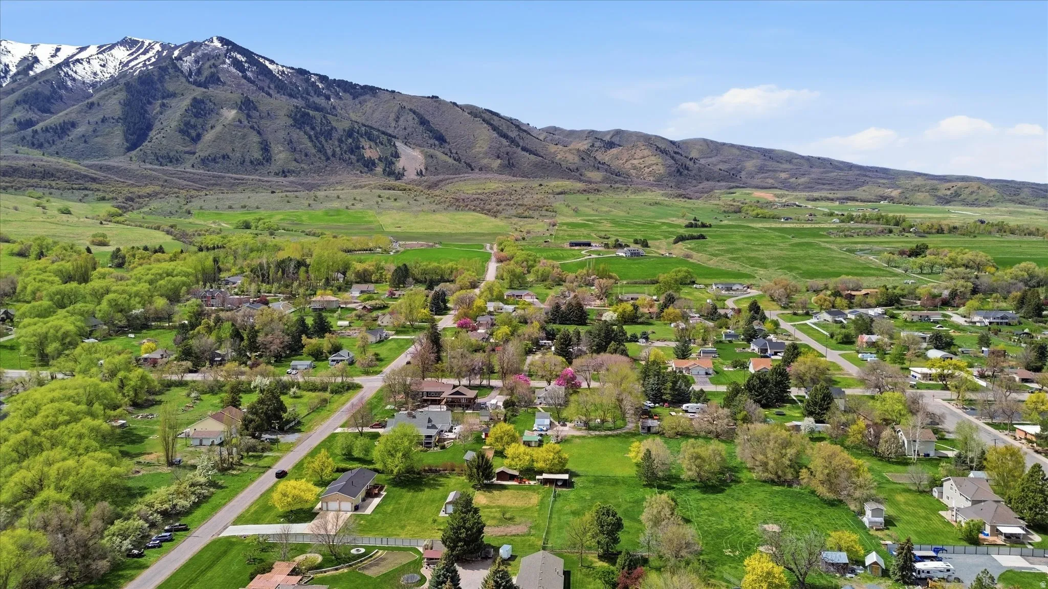 Aerial view of residential area featuring a mountain backdrop