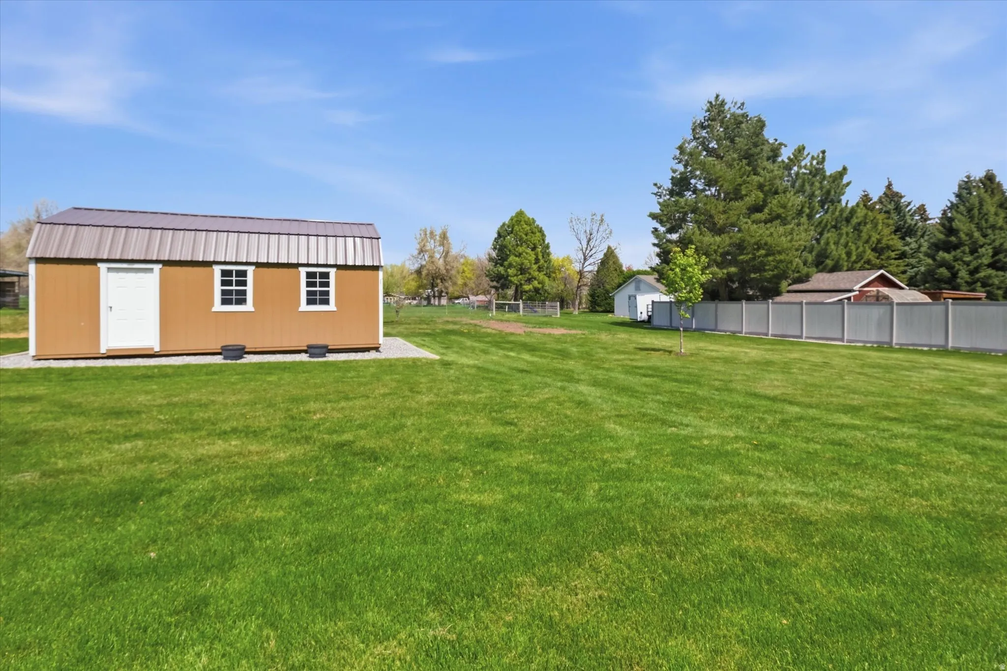 View of yard with an outdoor structure