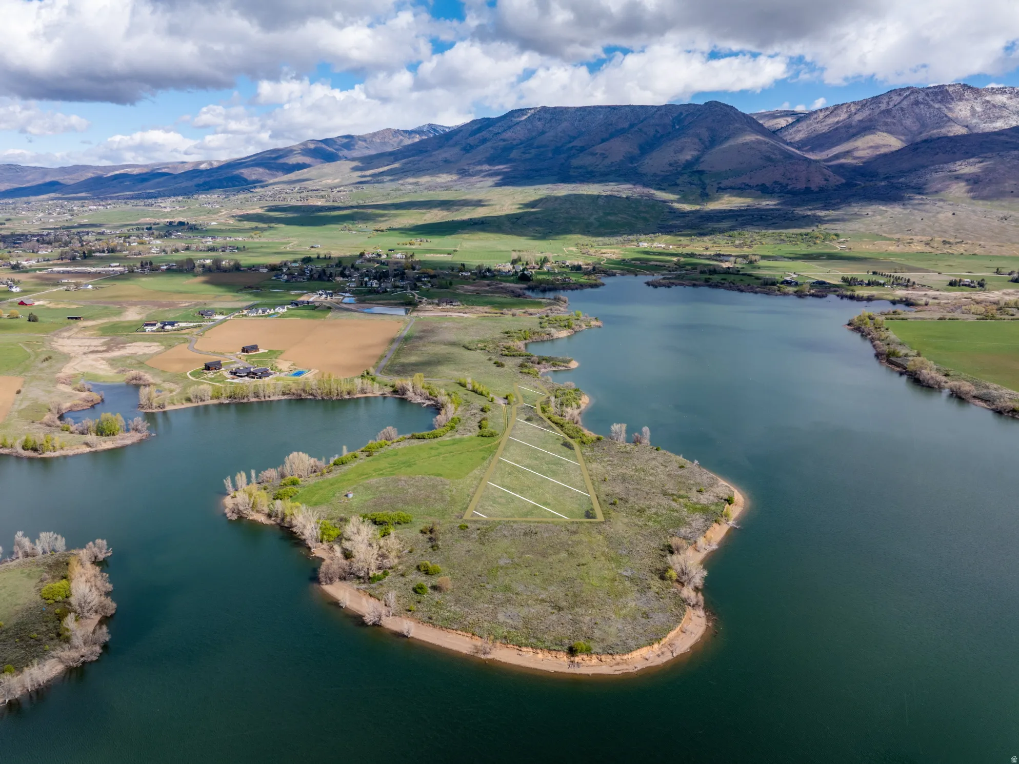 Bird's eye view of a water and mountain view