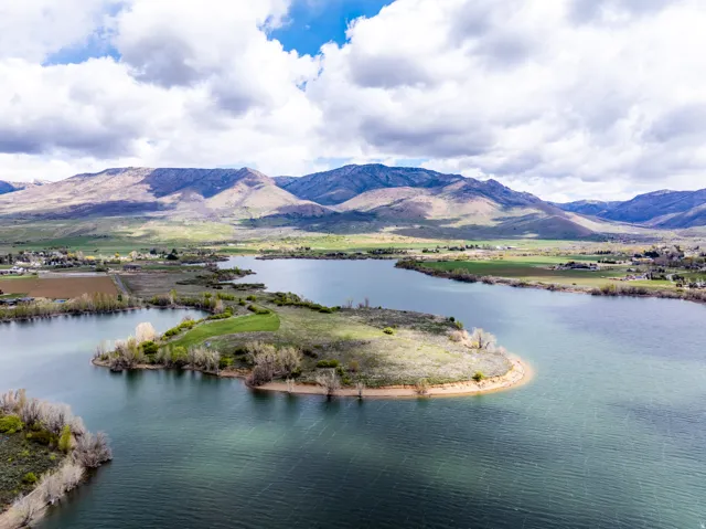 Bird's eye view of a water and mountain view