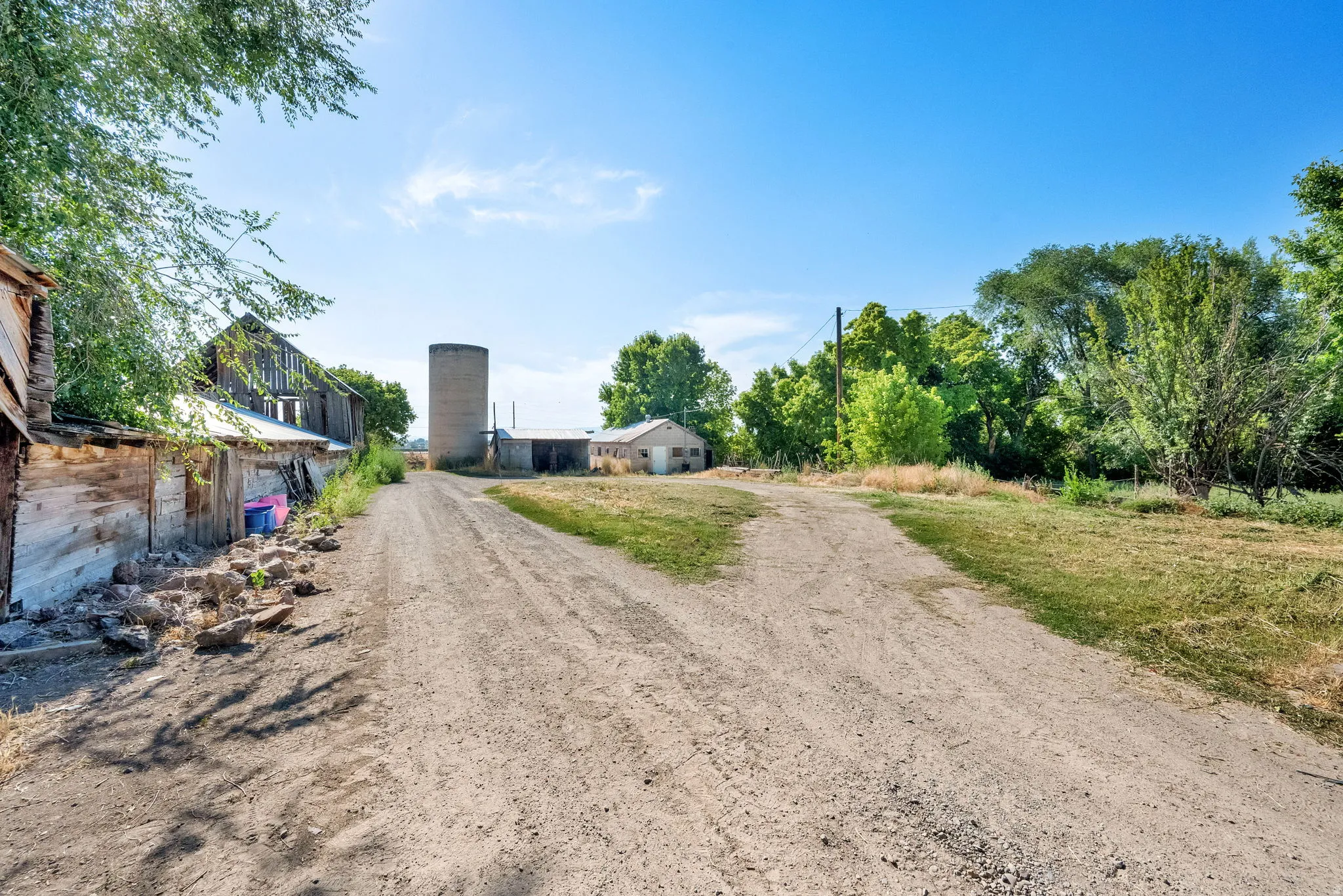 View of dirt / gravel road