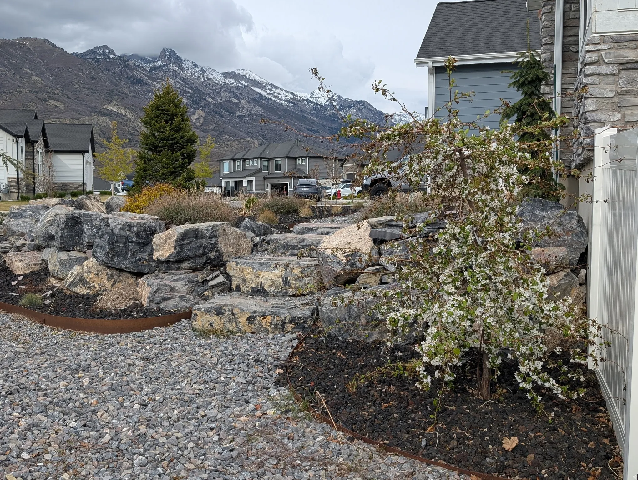 View of yard with a mountain view and a residential view