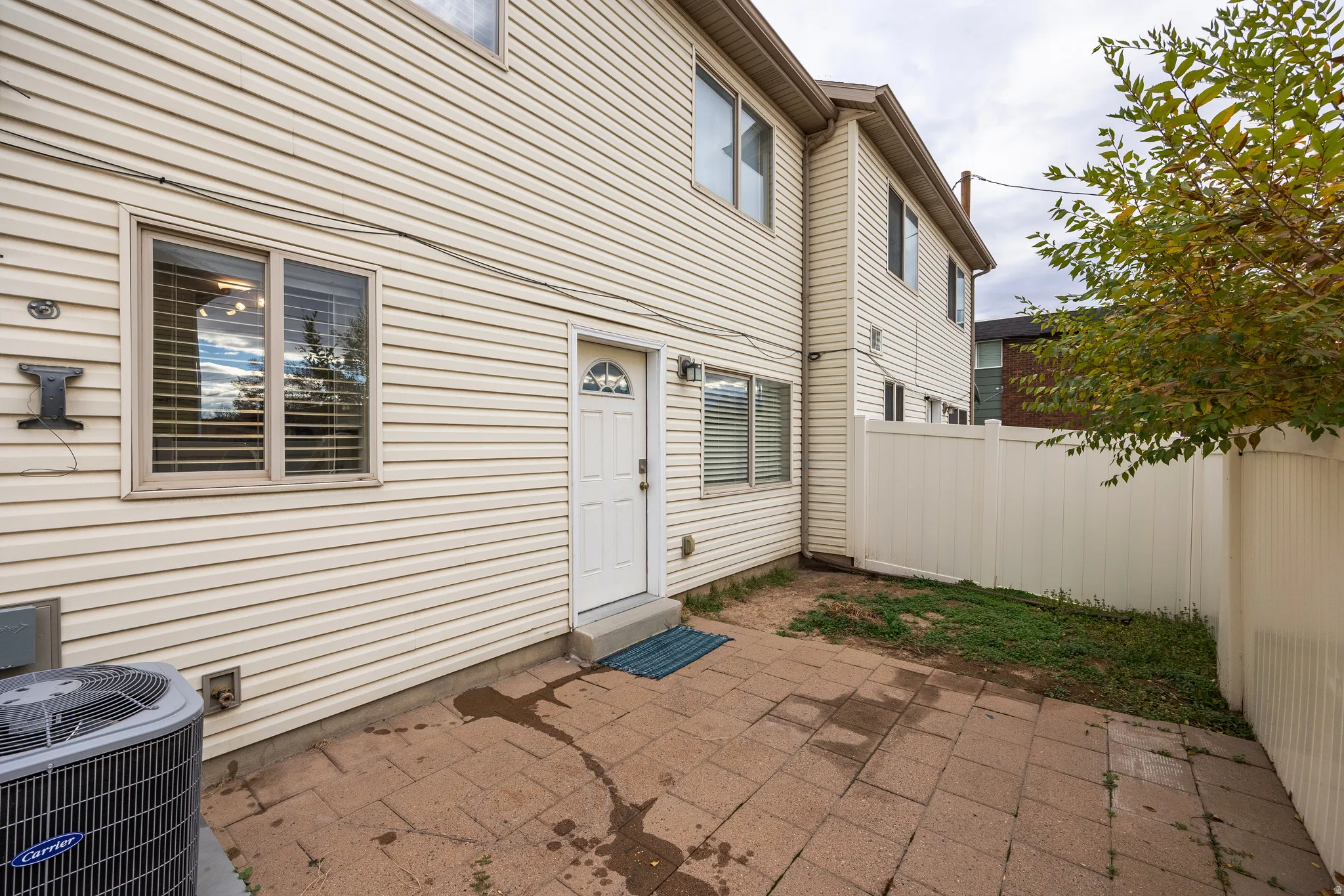 View of back patio / terrace with back entrance to house