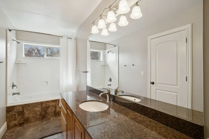 Full bath with tiled shower / bath and vanity