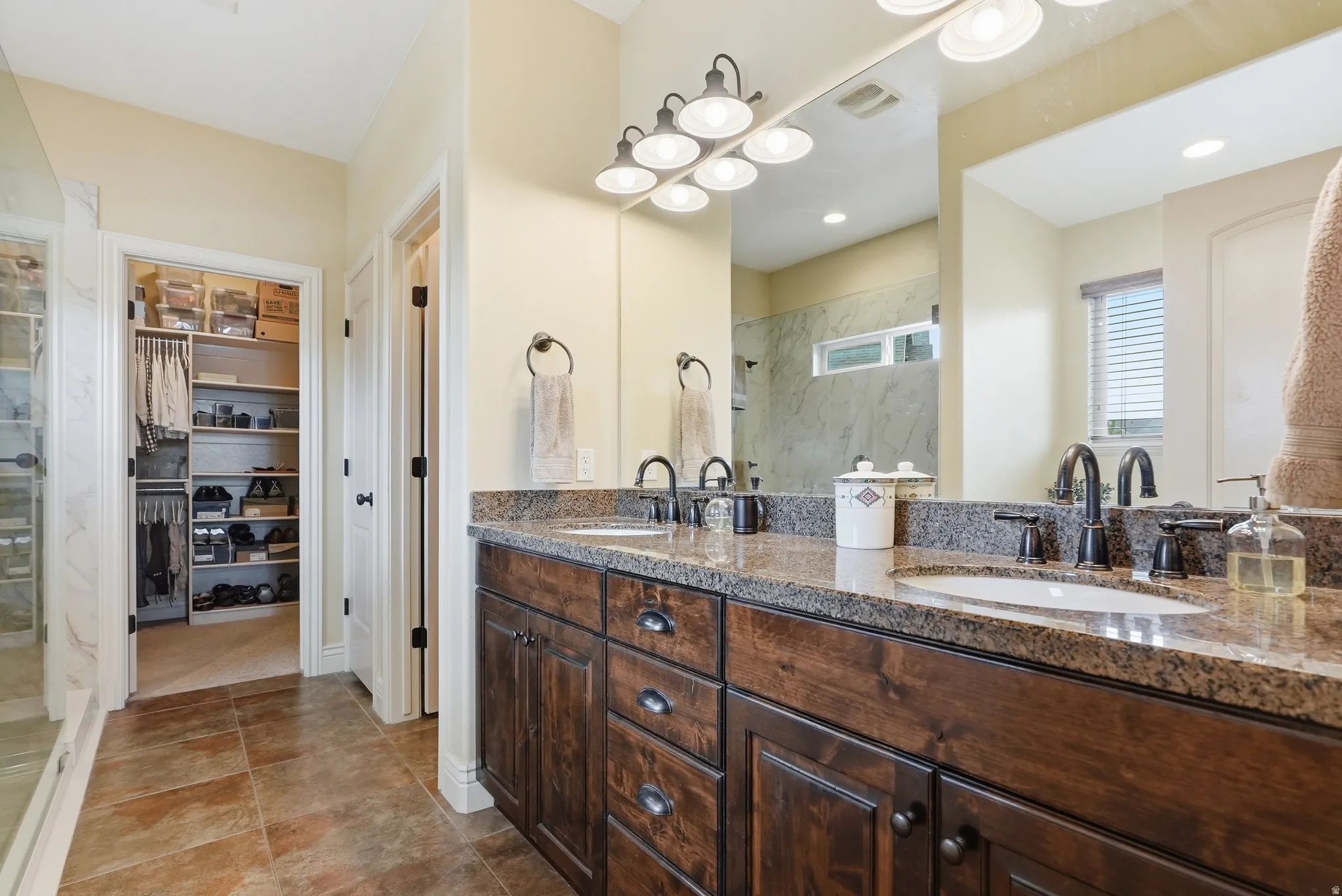 Dual sinks in primary bathroom