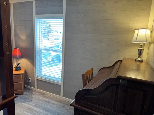 2nd Bedroom, desk not inluded