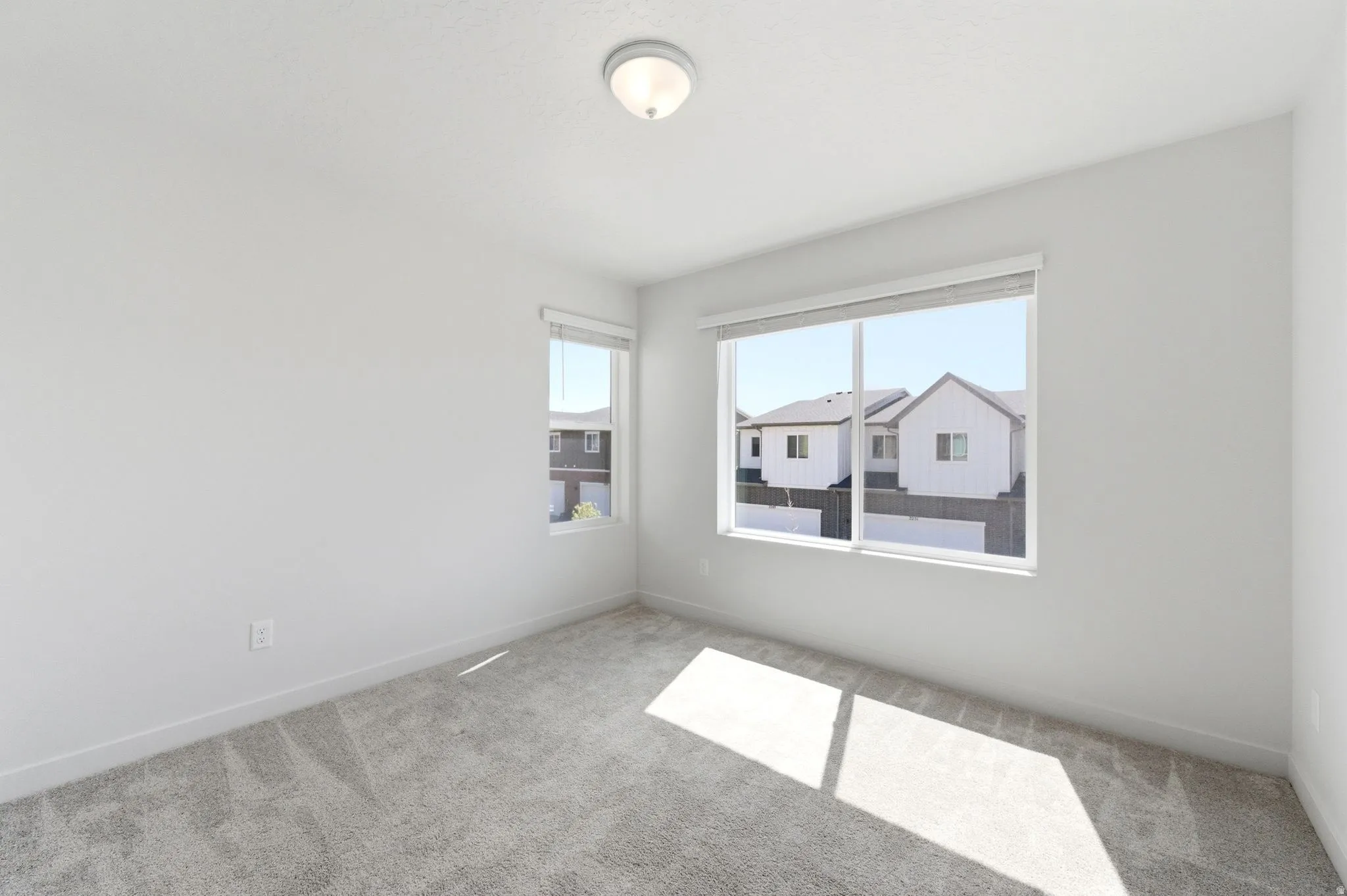 Unfurnished room with carpet flooring