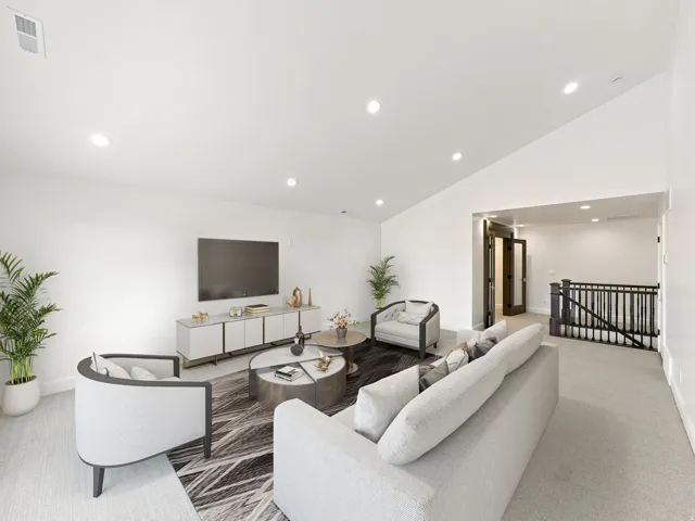 Vaulted ceiling with recessed lighting