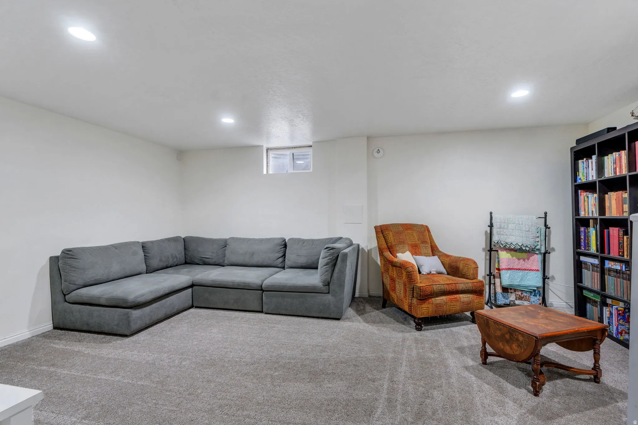 Living room featuring carpet flooring and recessed lighting
