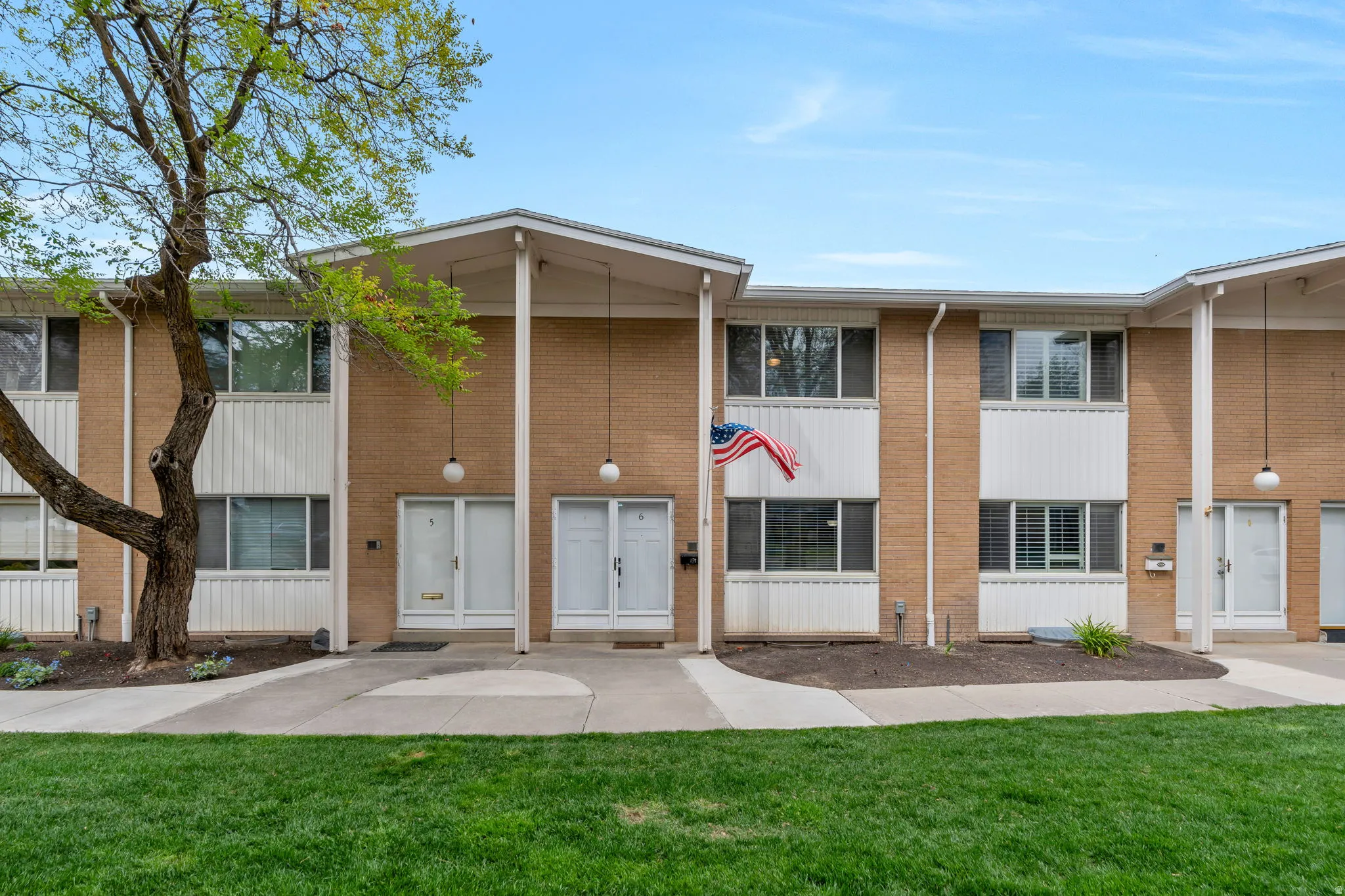 View of apartment building / complex