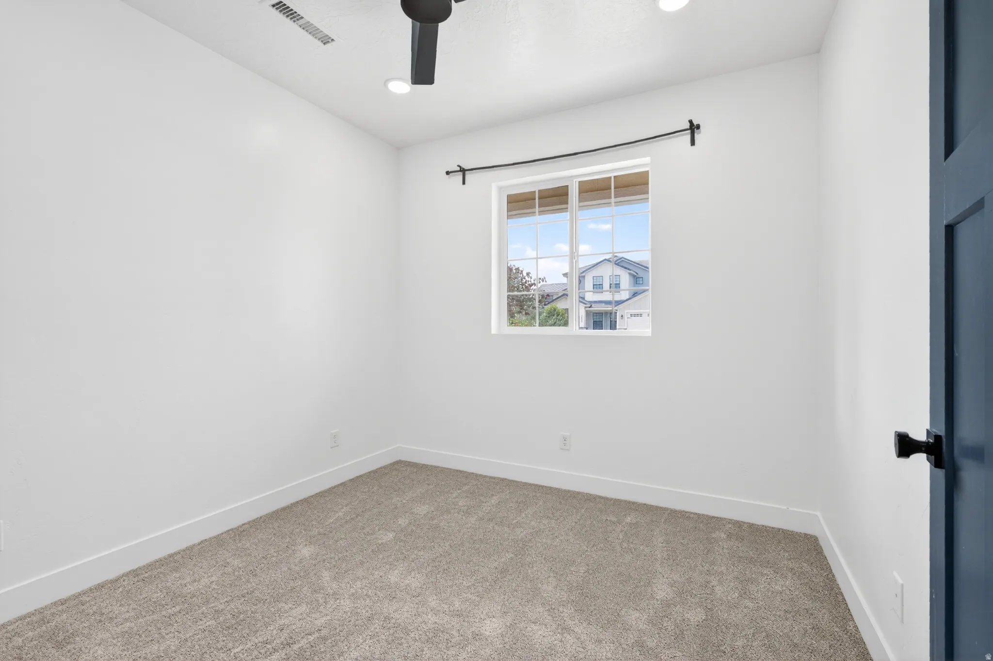 Unfurnished room with carpet floors, ceiling fan, and recessed lighting