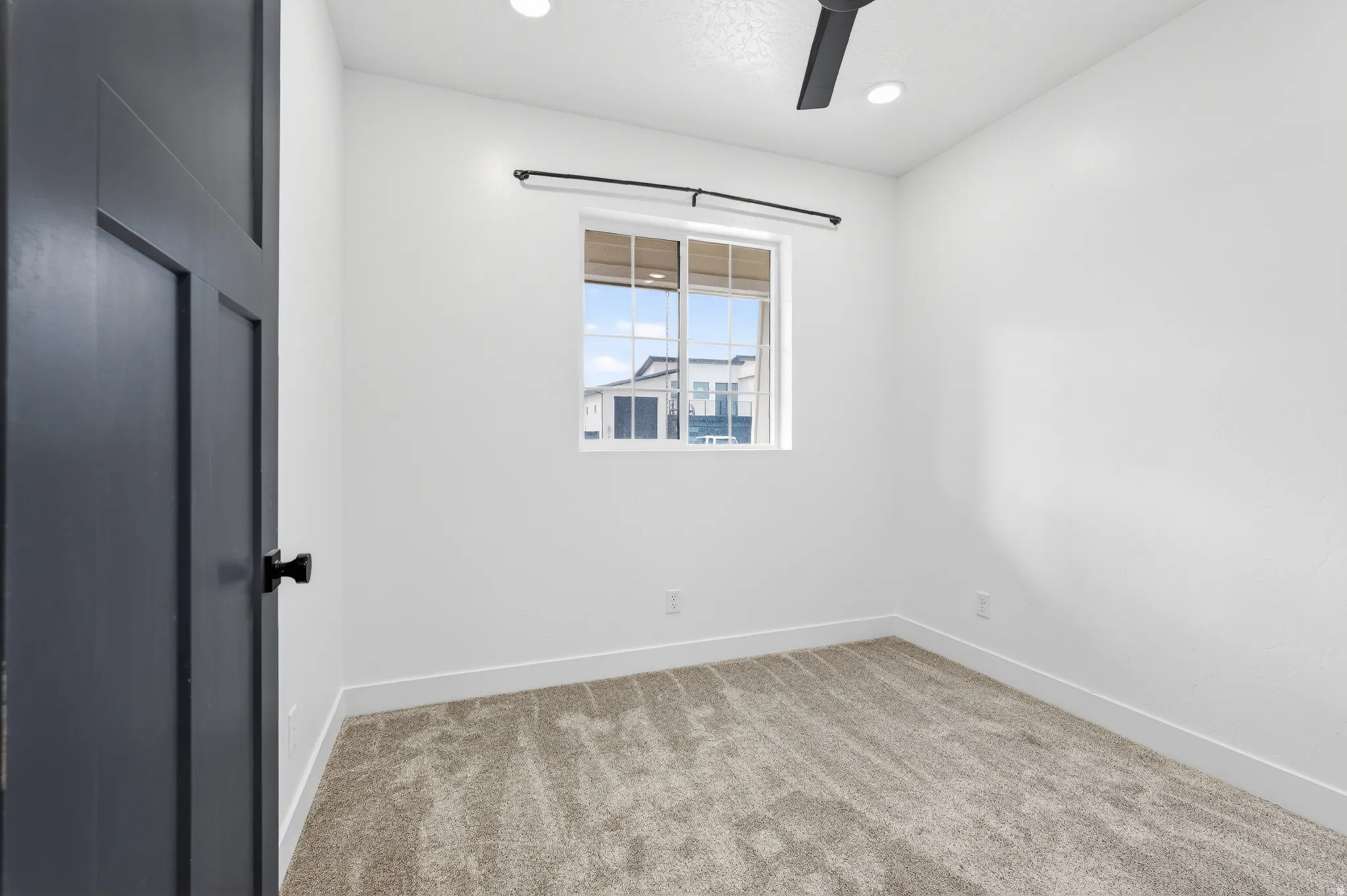featuring light carpet, a ceiling fan, and recessed lighting,