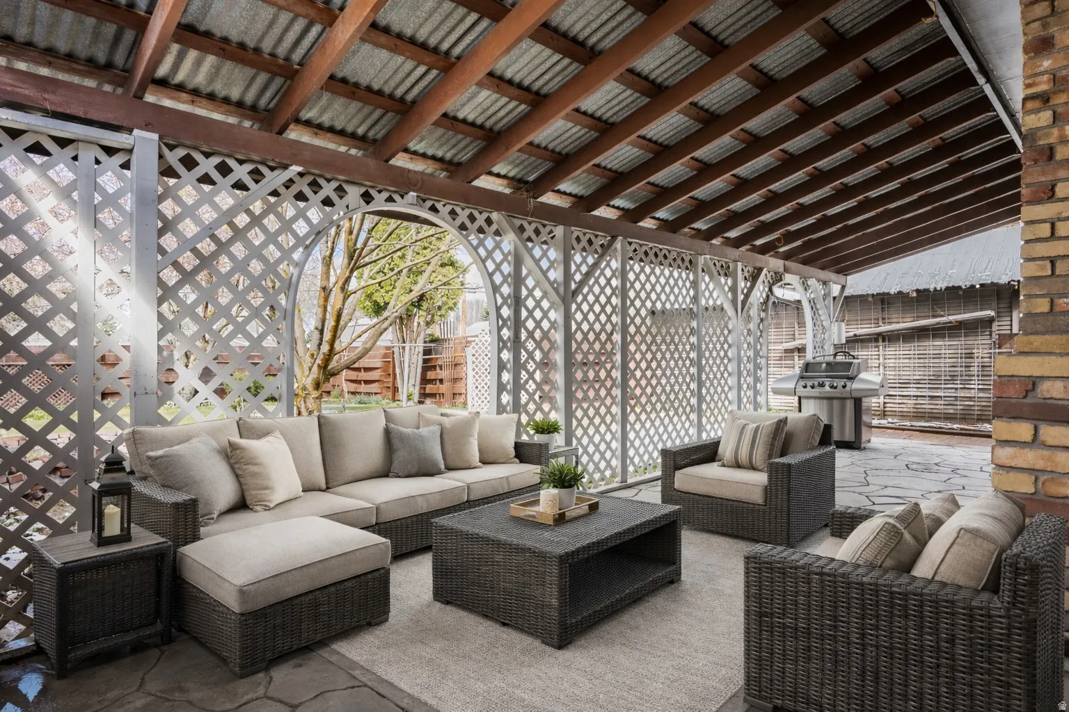 ***STAGED TO SHOW POTENTIAL*** This is not a real photo of the furnishings in the home.