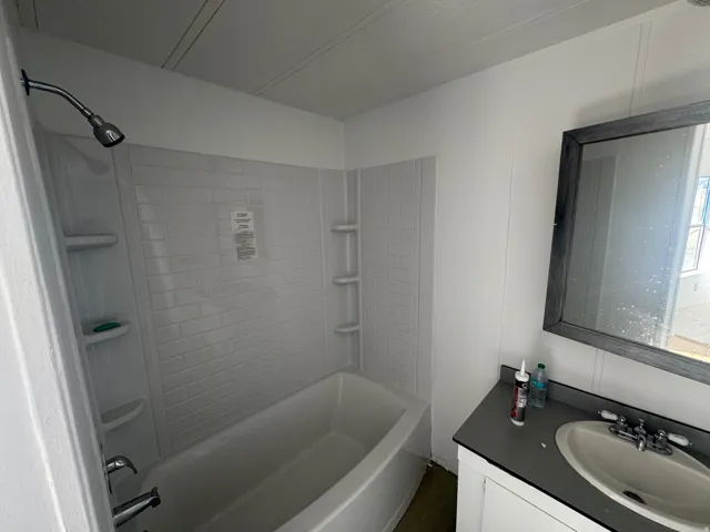Full bath with vanity and bathing tub / shower combination