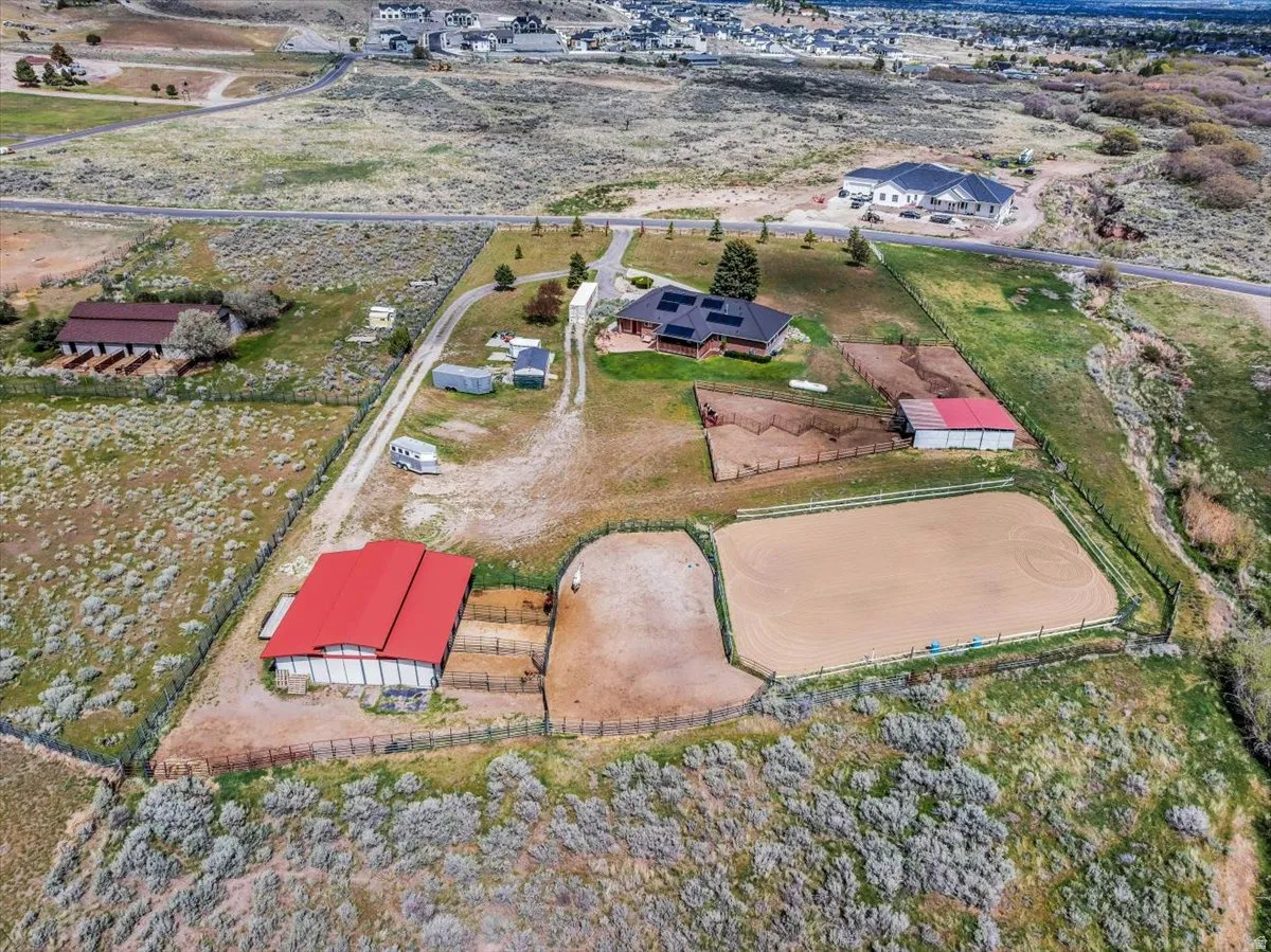 Bird's eye view of property location - amazing functionality for horse owners!