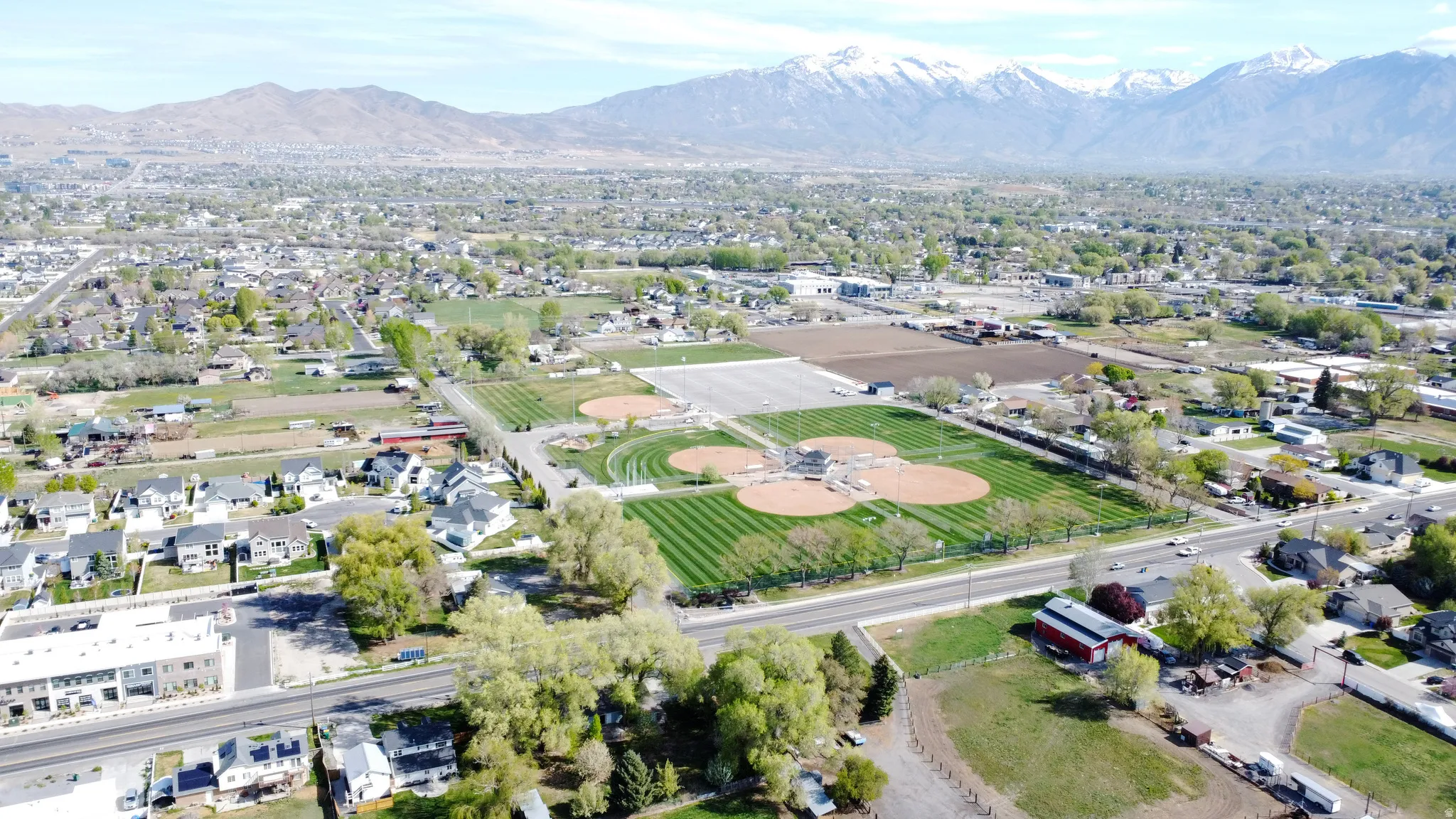 Aerial view of property's location featuring a mountainous background