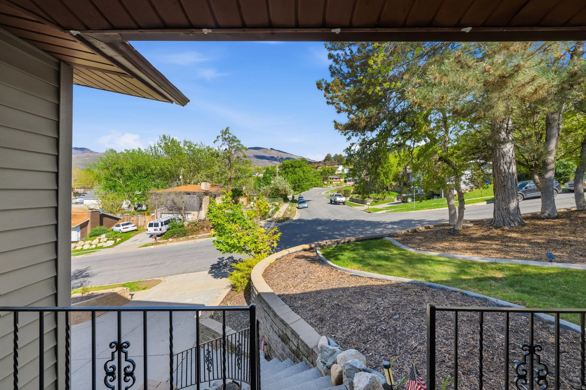 View of yard featuring a mountain view