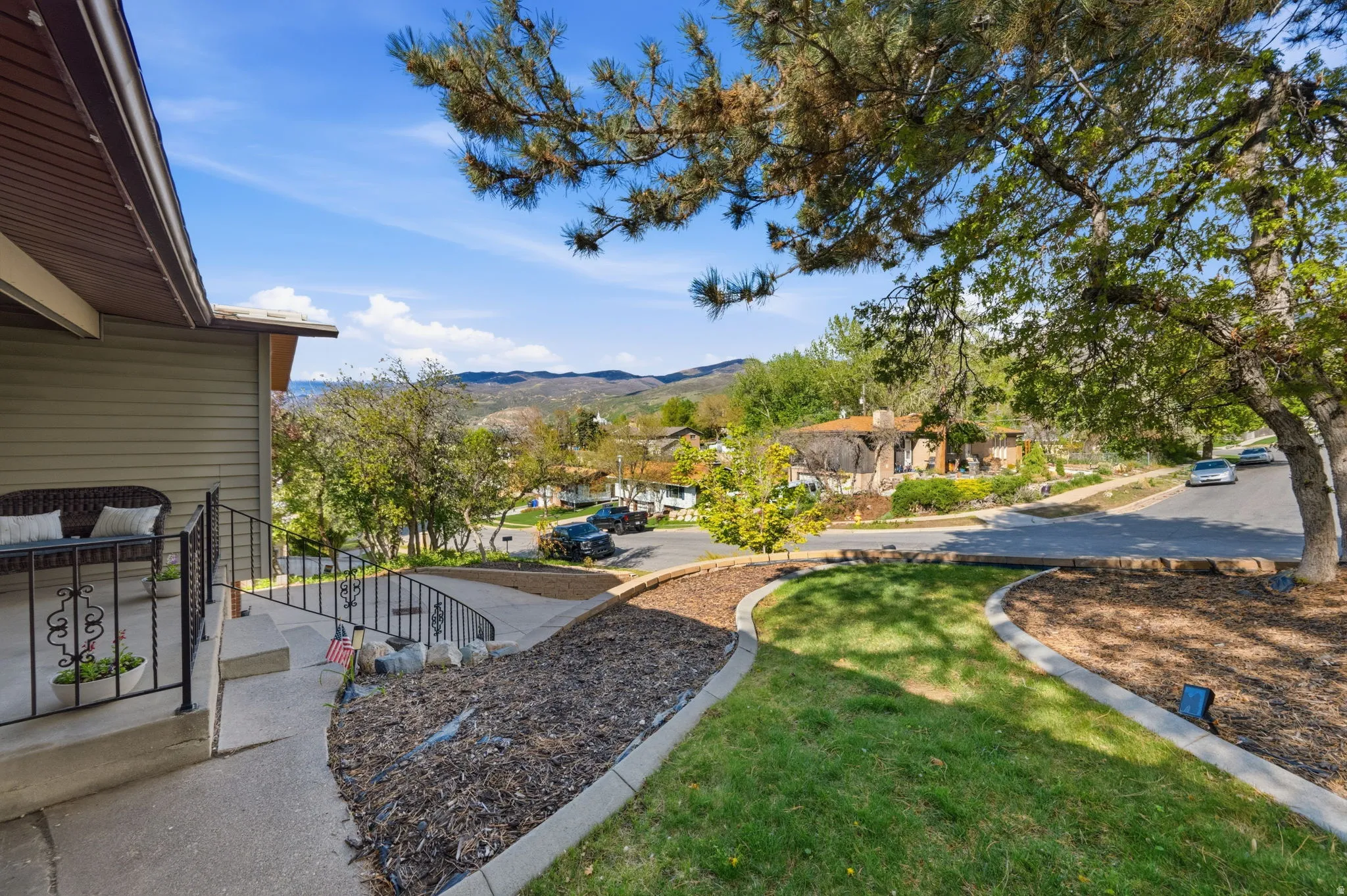 View of grassy yard with a residential view and a mountain view