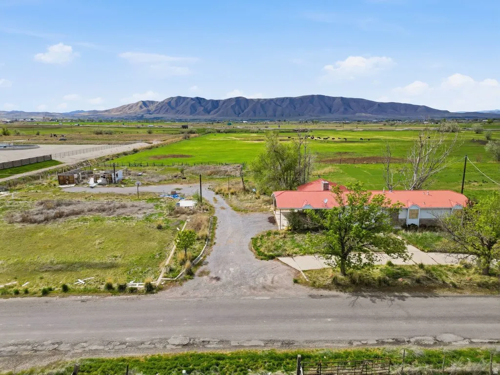 Overview of rural landscape featuring mountains and agricultural land