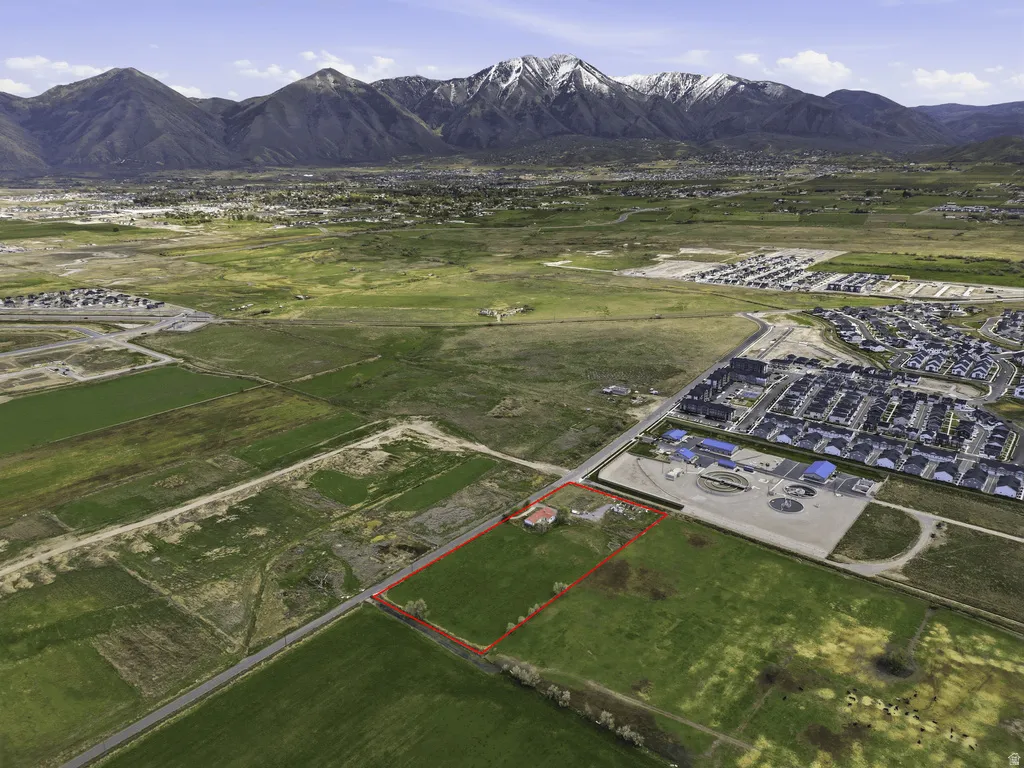 View of property location with a mountainous background and property parcel outlined