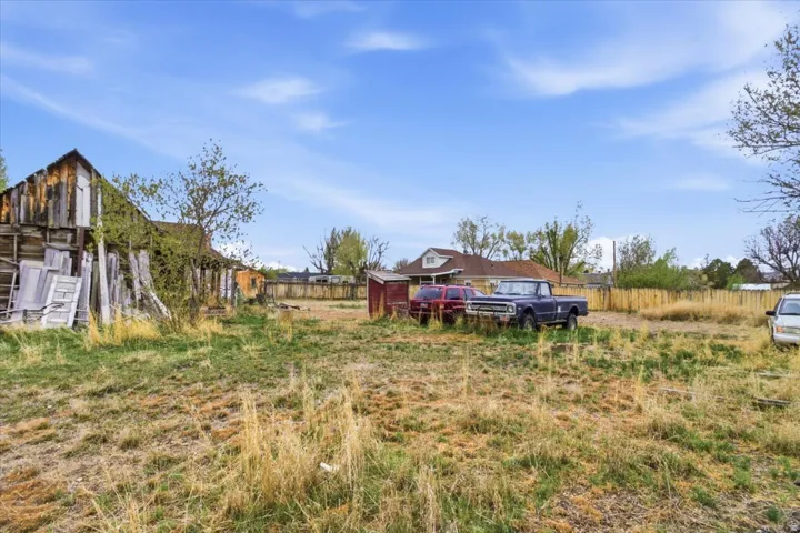 View of yard with an outbuilding