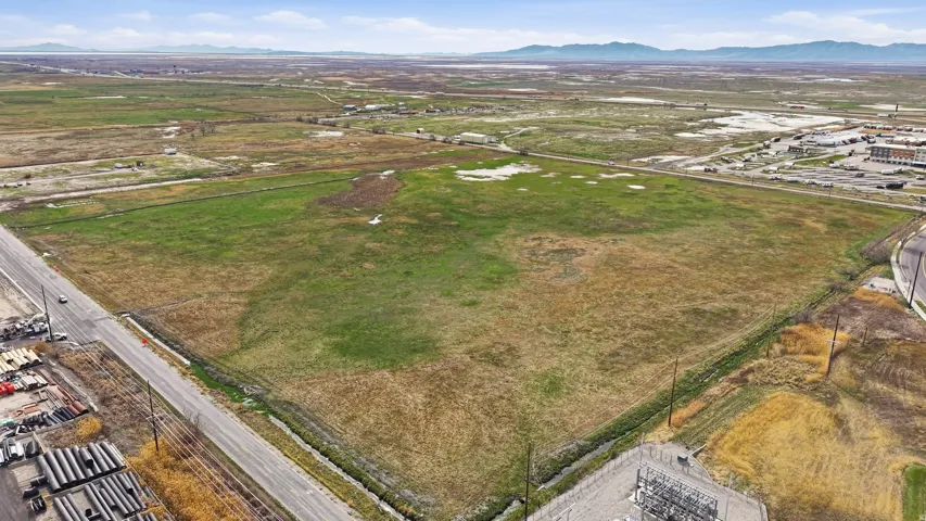 View of property location featuring mountains