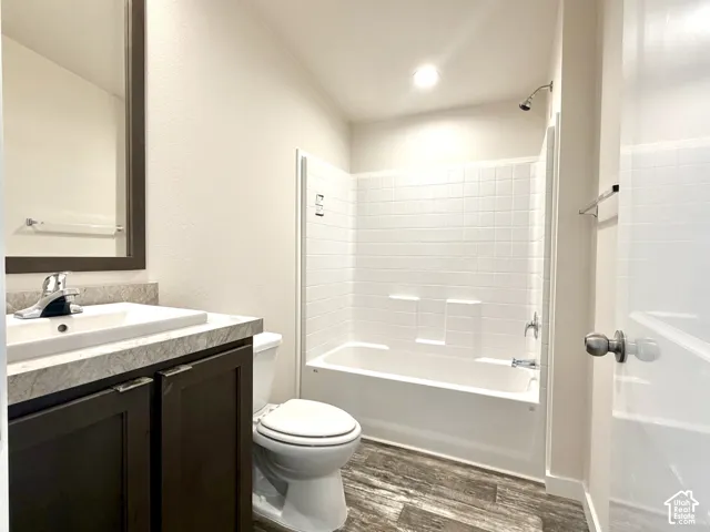 Hallway full bathroom