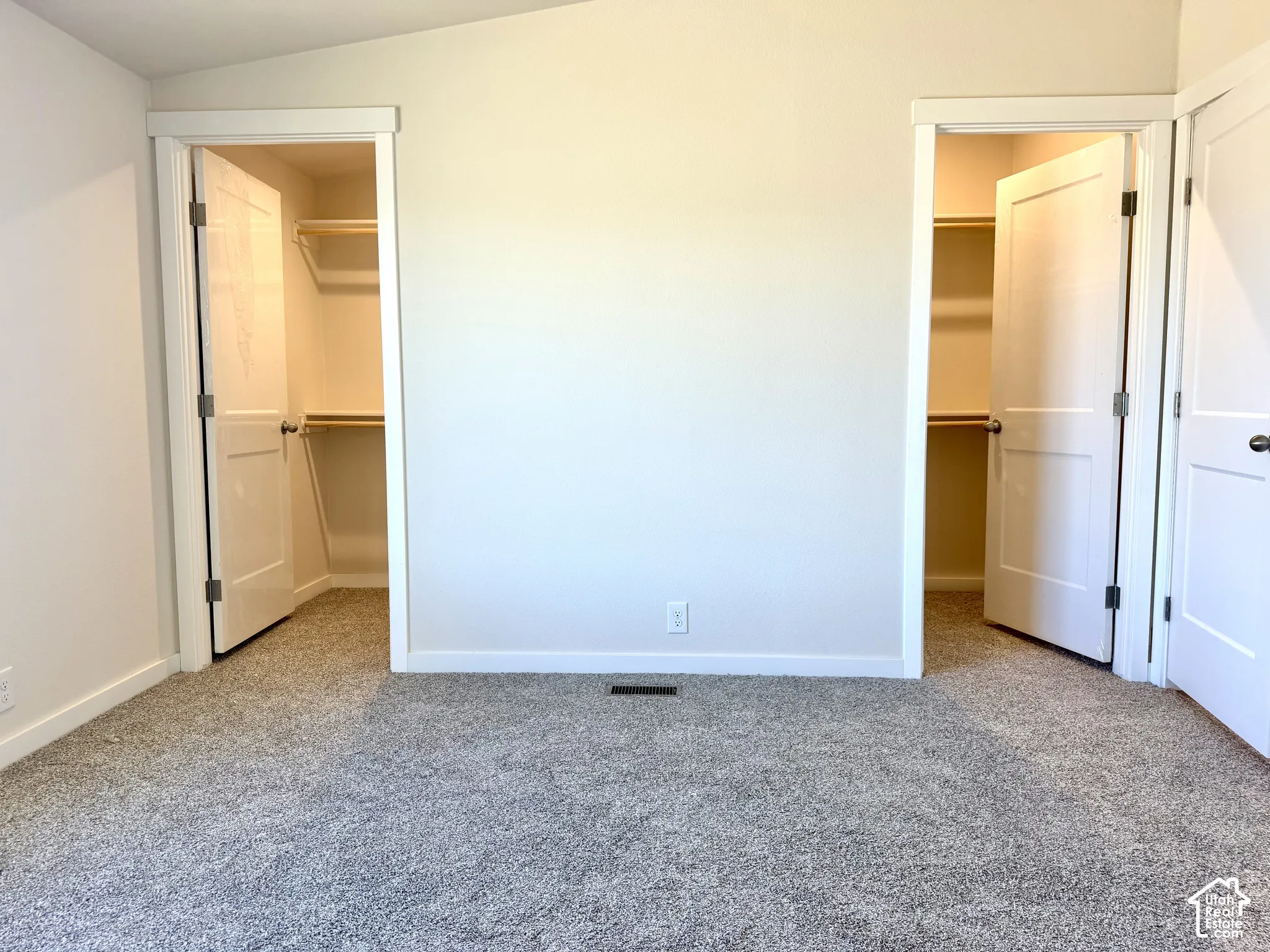 Dbl walk-in closets