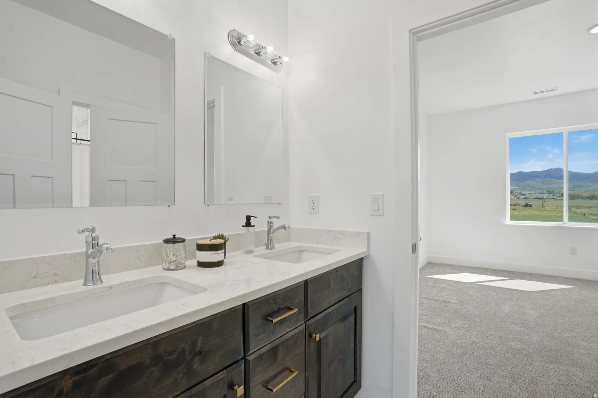 Jack and Jill Bathroom from Bed 3-4