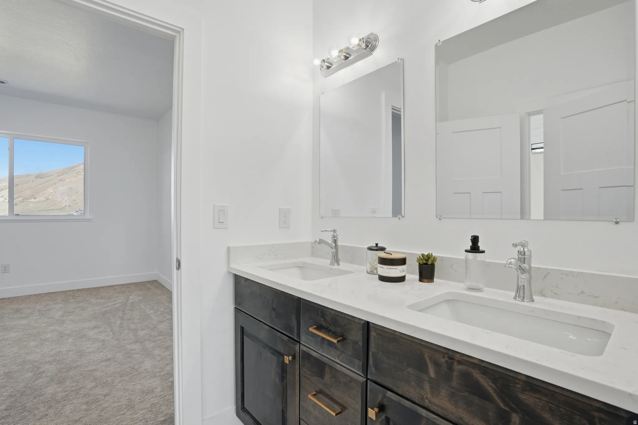 Jack and Jill Bathroom from Bed 3-4