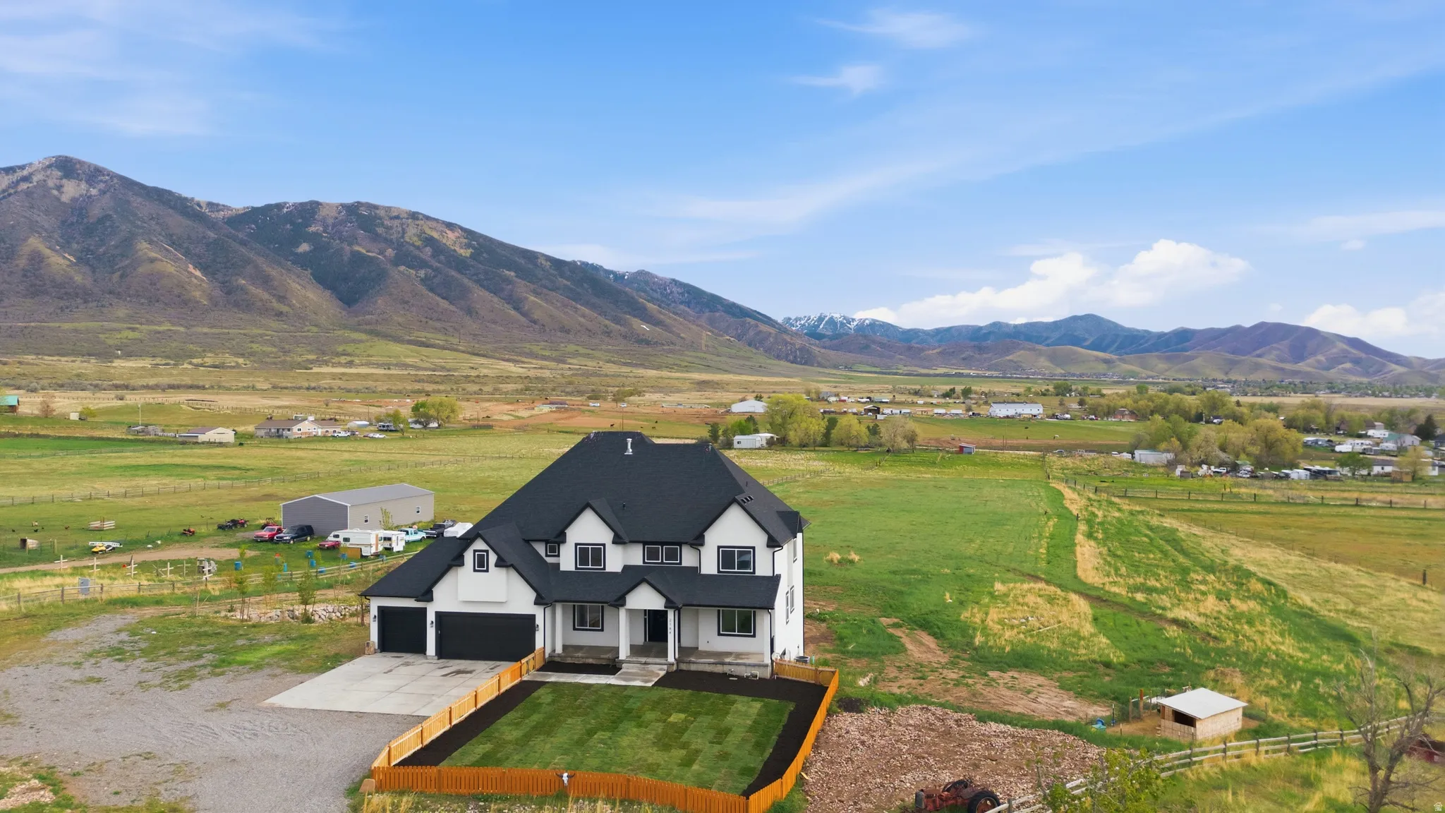View of mountain background featuring rural landscape and a pastoral area