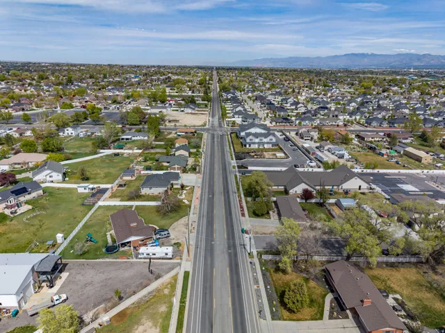 View of property location featuring nearby suburban area and mountains