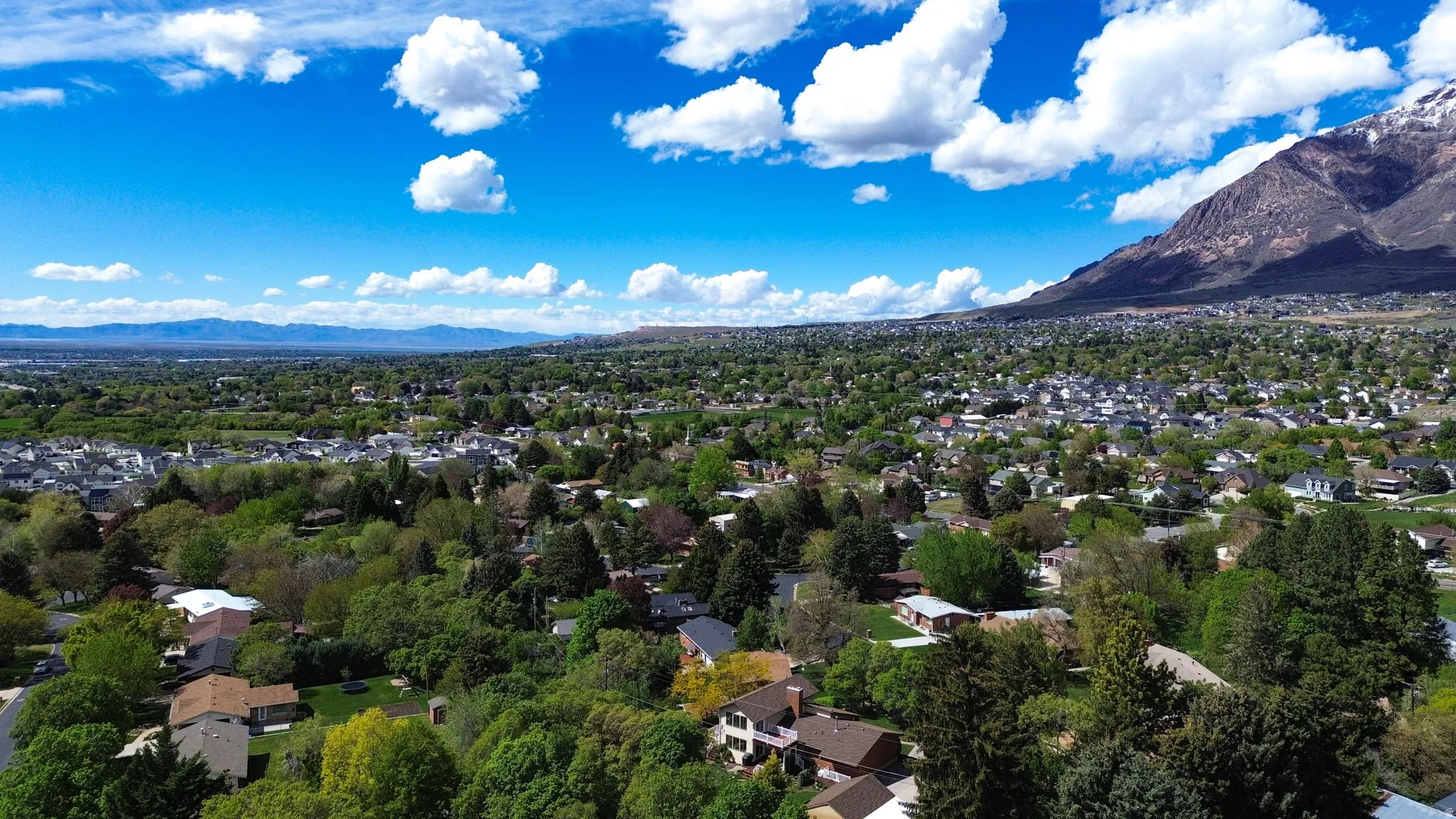 Aerial view of residential area featuring a mountainous background
