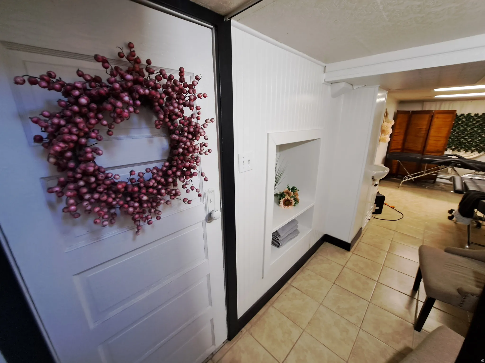 Detailed view of a textured ceiling