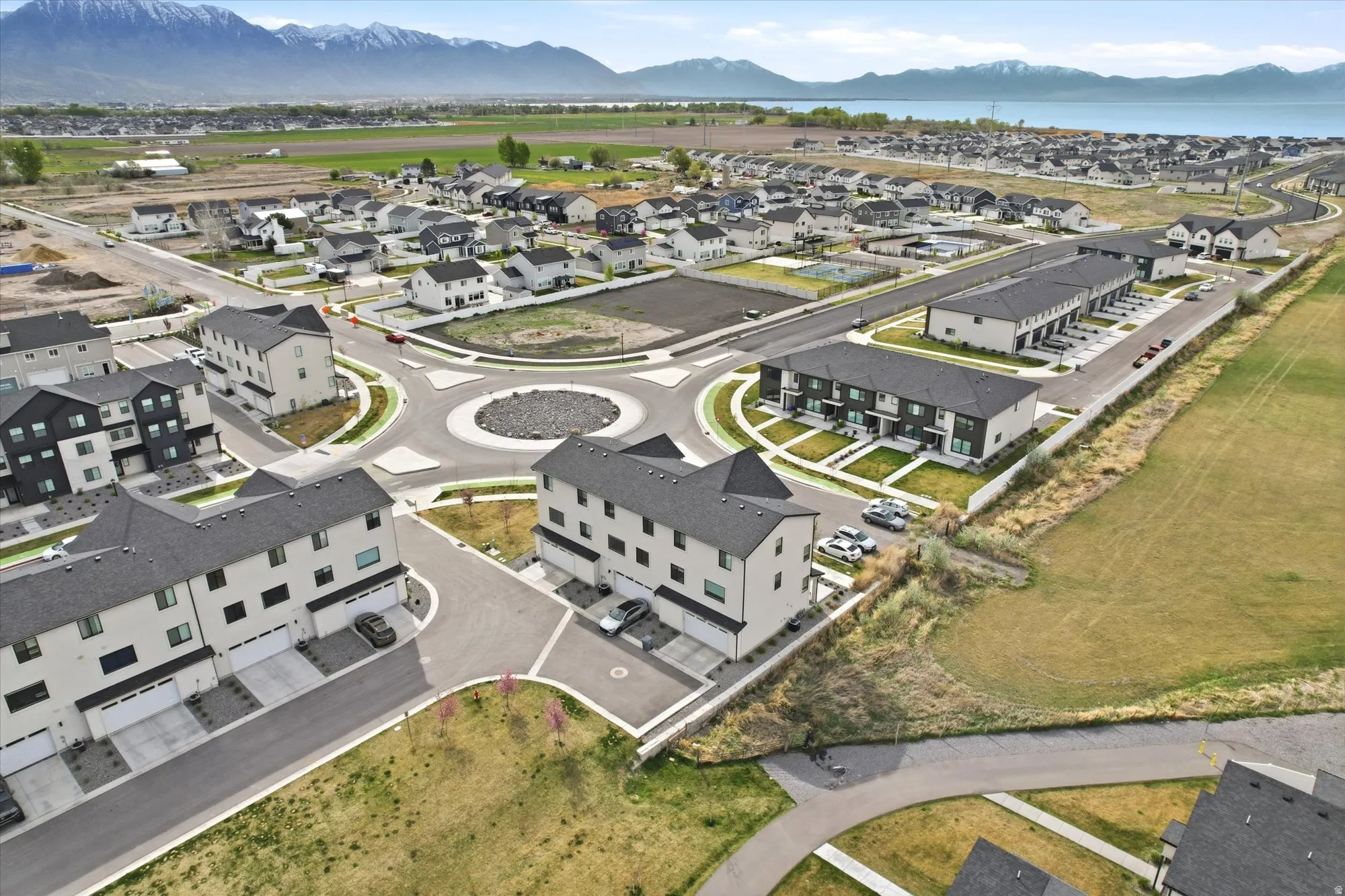 Aerial view of property's location featuring nearby suburban area and mountains