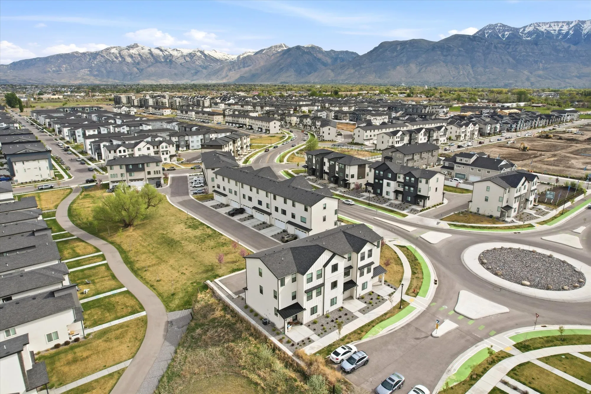 Aerial view of property and surrounding area with a mountainous background and nearby suburban area