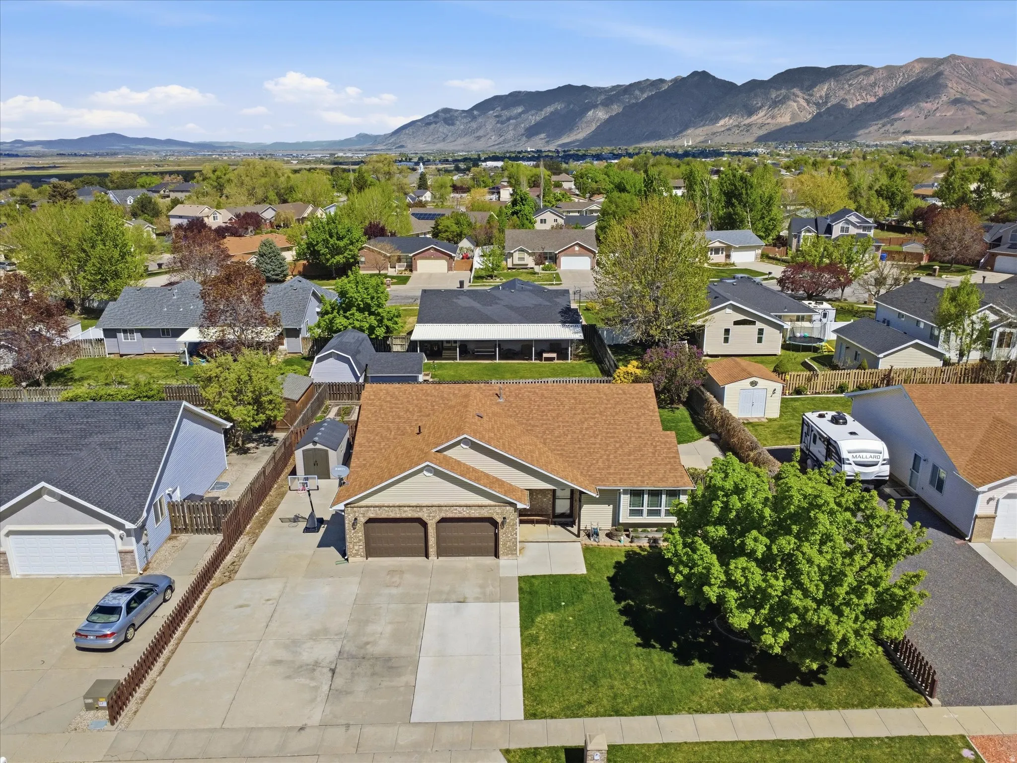 Aerial view of residential area featuring a mountainous background