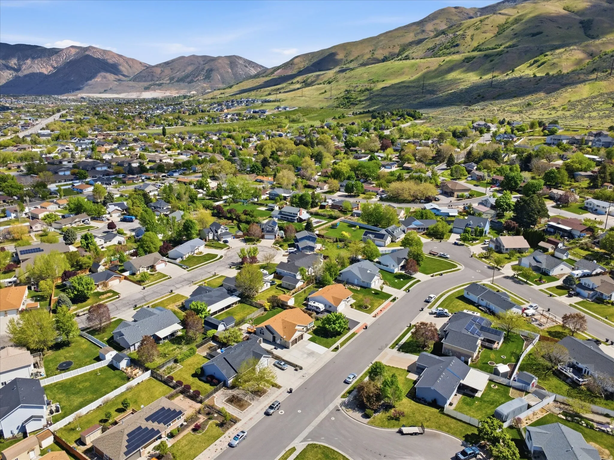 Aerial view of property's location with a mountain backdrop and nearby suburban area