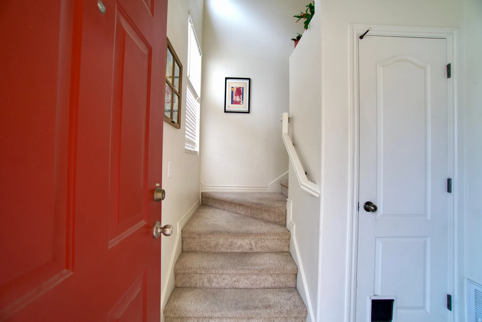 Staircase featuring baseboards
