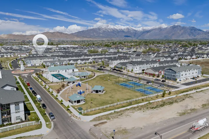 Walking distance to clubhouse
