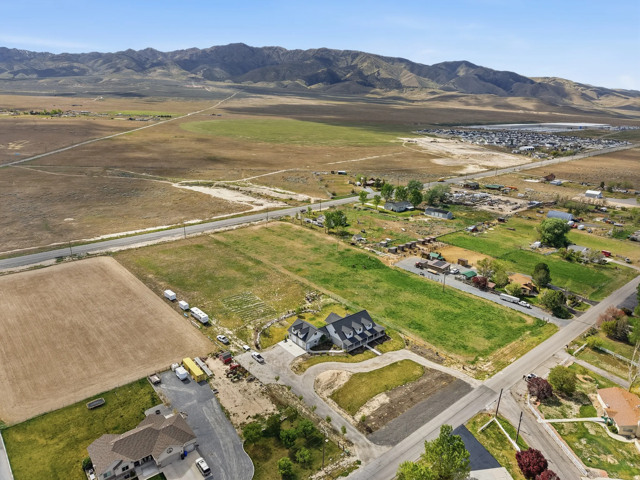 Aerial view of property and surrounding area with rural landscape and mountains