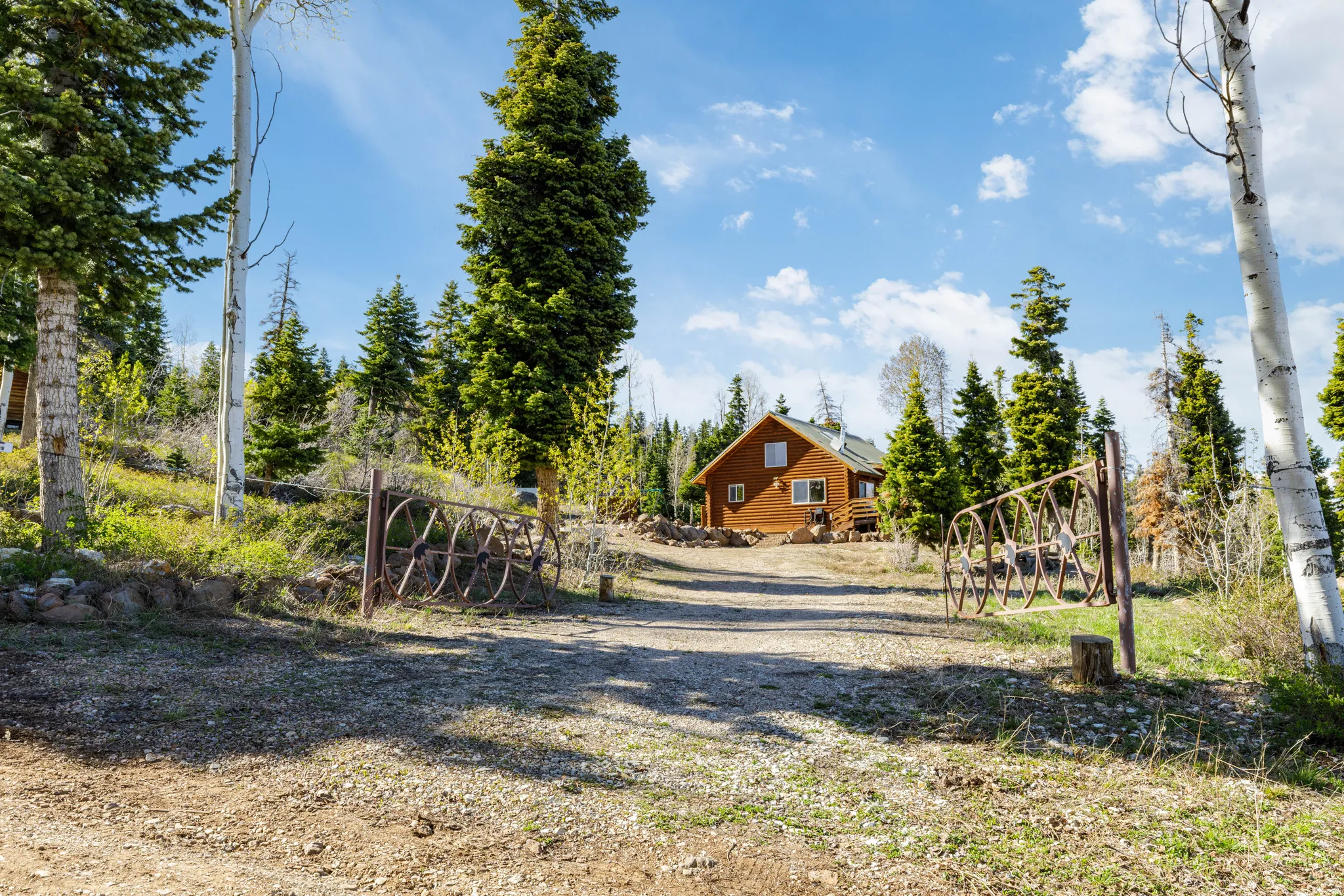 Private Gated Entry: Secure and private entrance to your secluded mountain retreat.