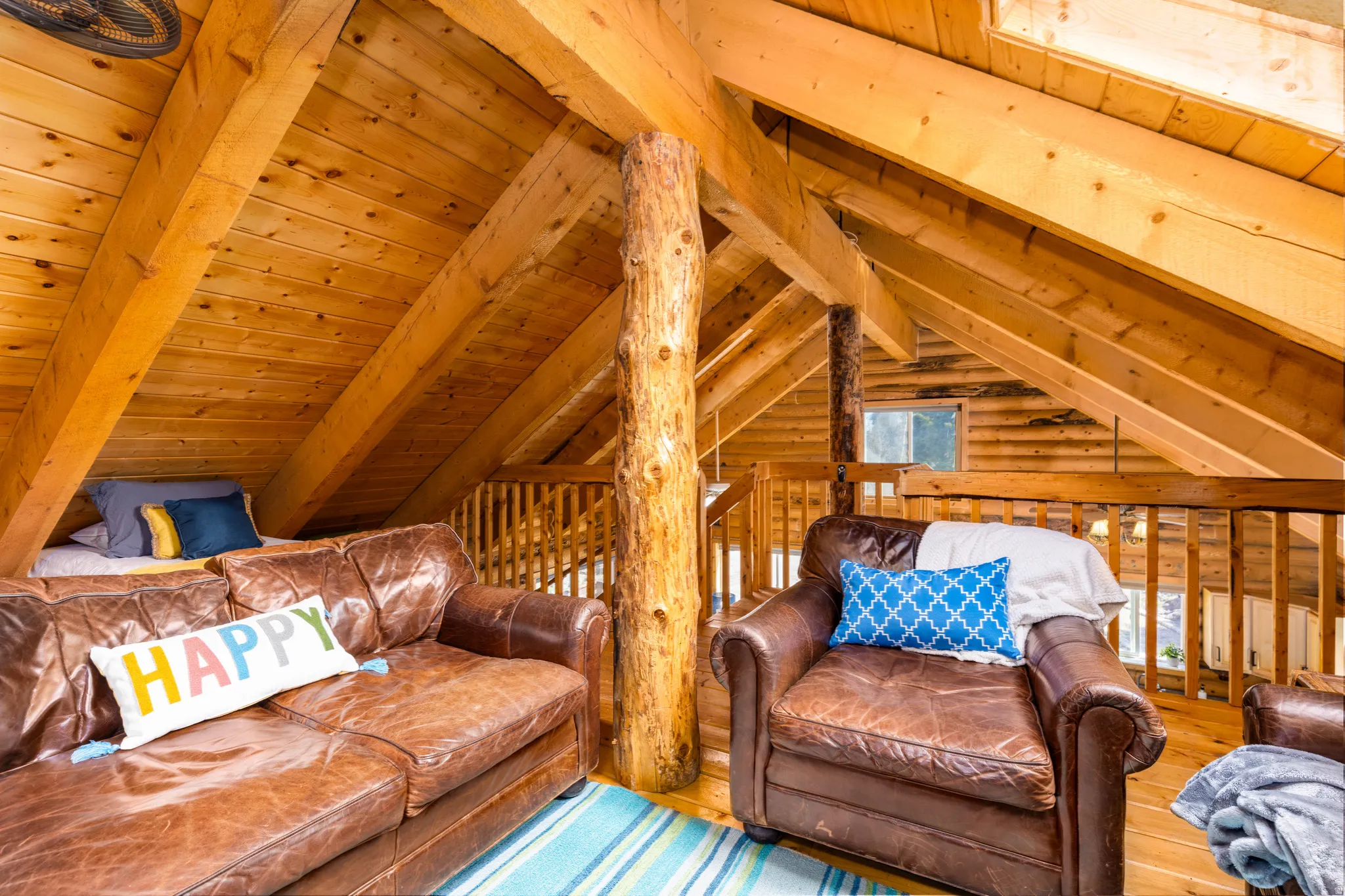 Flexible Loft Space: Perfect for a home office, media room, or extra sleeping area.