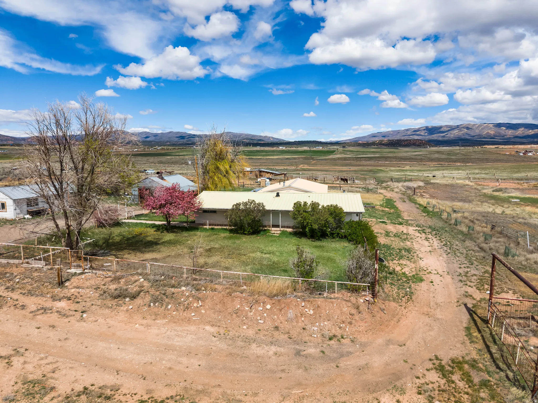 Overview of rural landscape with a mountainous background